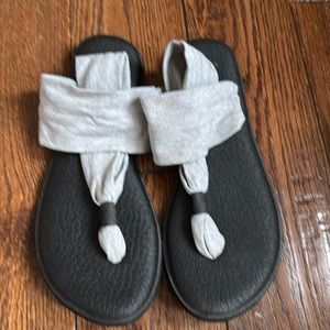 Sanuk women’s Yoga sling shoe, size 9 rarely worn